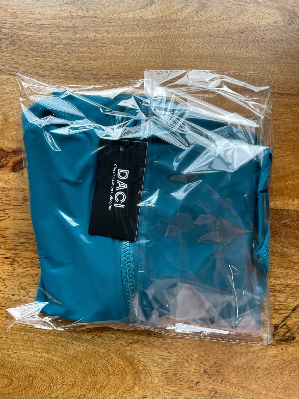 Daci Women's M Teal Zip-Front Rash Guard Swim NWT see photos for condition - Picture 7 of 7